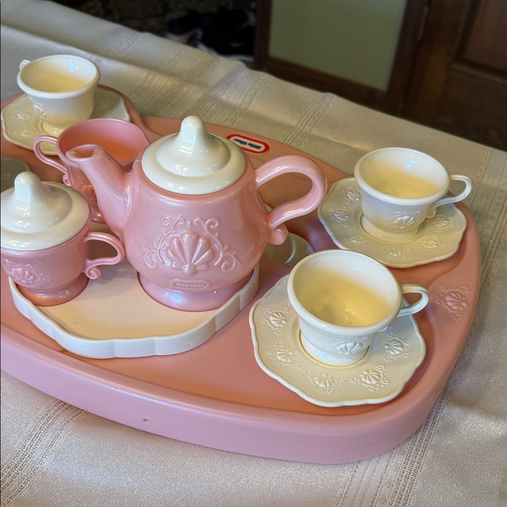 Vintage 1990’s Little Tikes Pink Tea Set for Kids - Picture 3 of 6
